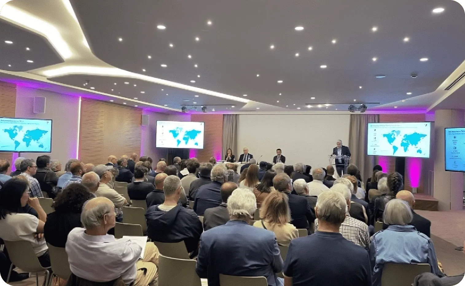 A meeting during a TP Investors event A meeting during a TP Investors event